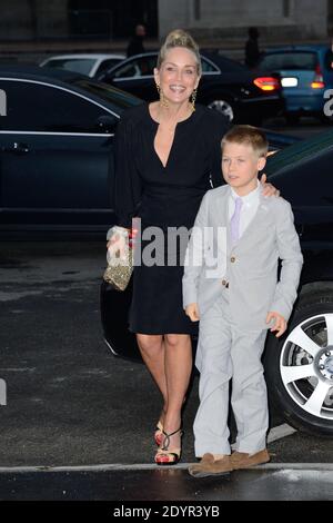 Sharon Stone mit ihrem Sohn Roan Joseph Bronstein beim Fendi Dinner im Rahmen der Pariser Haute-Couture Fashion Week, die am 3. Juli 2013 im Le Petit Palais in Paris, Frankreich, stattfand. Foto von Nicolas Briquet/ABACAPRESS.COM Stockfoto