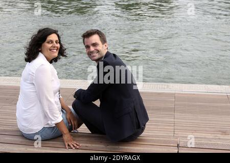 Bruno Julliard und Myriam El Khomri, die Sprecher der Kandidatin der Sozialistischen Partei für die Pariser Bürgermeisterwahl 2014, Anne Hidalgo, posieren am 11. Juli 2013 in Paris, Frankreich. Foto von Stephane Lemouton/ABACAPRESS.COM Stockfoto