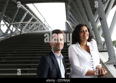 Bruno Julliard und Myriam El Khomri, die Sprecher der Kandidatin der Sozialistischen Partei für die Pariser Bürgermeisterwahl 2014, Anne Hidalgo, posieren am 11. Juli 2013 in Paris, Frankreich. Foto von Stephane Lemouton/ABACAPRESS.COM Stockfoto