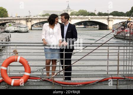 Bruno Julliard und Myriam El Khomri, die Sprecher der Kandidatin der Sozialistischen Partei für die Pariser Bürgermeisterwahl 2014, Anne Hidalgo, posieren am 11. Juli 2013 in Paris, Frankreich. Foto von Stephane Lemouton/ABACAPRESS.COM Stockfoto