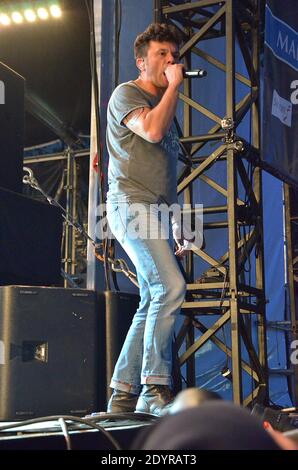 Eiffel spielt live während des Soirs d'Ete Musikfestivals des 3. OUI FM Radiosenders am Place de la Republique in Paris, Frankreich, am 12. Juli 2013. Foto von Thierry Plessis/ABACAPRESS.COM Stockfoto