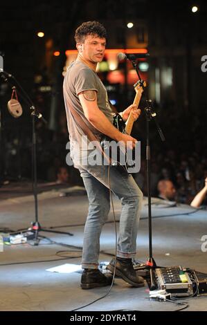 Eiffel spielt live während des Soirs d'Ete Musikfestivals des 3. OUI FM Radiosenders am Place de la Republique in Paris, Frankreich, am 12. Juli 2013. Foto von Thierry Plessis/ABACAPRESS.COM Stockfoto