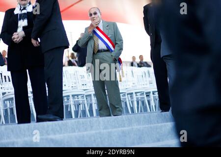 Mediapart Website veröffentlicht am Sonntag, 15. September 2013 ein Rekord, in dem Serge Dassault gibt zu, er korrupte Wähler für den Sieg von Jean-Pierre Bechter in den lokalen Wahlen 2010. Datei Foto : Serge Dassault während der jährlichen Militärparade 2013 am Place de la Concorde in Paris, Frankreich am 14. Juli 2013. Foto von Denis Allard/Pool/ABACAPRESS.COM Stockfoto