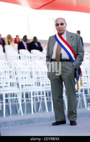 Mediapart Website veröffentlicht am Sonntag, 15. September 2013 ein Rekord, in dem Serge Dassault gibt zu, er korrupte Wähler für den Sieg von Jean-Pierre Bechter in den lokalen Wahlen 2010. Datei Foto : Serge Dassault während der jährlichen Militärparade 2013 am Place de la Concorde in Paris, Frankreich am 14. Juli 2013. Foto von Denis Allard/Pool/ABACAPRESS.COM Stockfoto