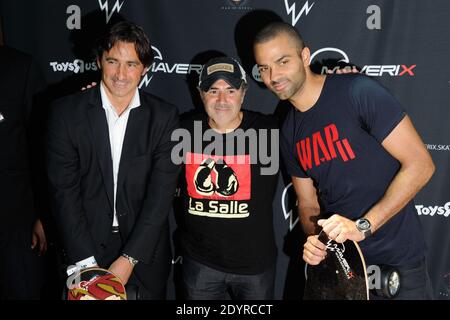 Jose Garcia und Tony Parker nahmen an der Maverix Electric Skate Präsentation im Rahmen des 'Maverix VIP Day' im Toys 'R' US Store La Defense in der Nähe von Paris, Frankreich, am 17. Juli 2013 Teil. Foto von Alban Wyters/ABACAPRESS.COM Stockfoto