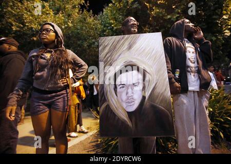 Die Proteste gegen Zimmerman Freispruch wurden am 16. Juli 2013 im Leimert Park fortgesetzt, inmitten einer starken Polizeipräsenz in Los Angeles, CA, USA. In der Nacht zuvor plünderte eine umherstreifende Bande auf dem Crenshaw Blvd Geschäfte und griff Leute an. Foto von Krista Kennel/ABACAPRESS.COM Stockfoto