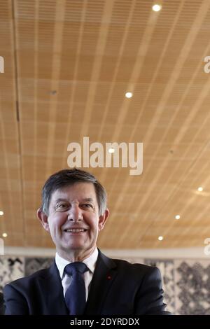 Der Vorstandsvorsitzende der französischen Caisse des Depots et Consignations (Depots and Consignations Fund) und Präsident der Banque Publique d'Investissement BPI (Public Bank of Investment) Jean-Pierre Jouyet nimmt am 18. Juli 2013 an einer Pressekonferenz zum Banksparkonto "Livret A" im Sitz des Finanzministeriums in Paris Teil. Der Zinssatz des Livret A wird von 2.25% auf 1.75% im Rahmen einer Vereinbarung zwischen der Regierung und der Banque de France fallen. Der neue Tarif gilt ab dem 1. Februar. Foto von Stephane Lemouton/ABACAPRESS.COM Stockfoto