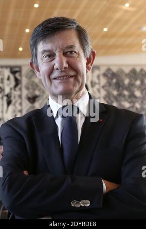 Der Vorstandsvorsitzende der französischen Caisse des Depots et Consignations (Depots and Consignations Fund) und Präsident der Banque Publique d'Investissement BPI (Public Bank of Investment) Jean-Pierre Jouyet nimmt am 18. Juli 2013 an einer Pressekonferenz zum Banksparkonto "Livret A" im Sitz des Finanzministeriums in Paris Teil. Der Zinssatz des Livret A wird von 2.25% auf 1.75% im Rahmen einer Vereinbarung zwischen der Regierung und der Banque de France fallen. Der neue Tarif gilt ab dem 1. Februar. Foto von Stephane Lemouton/ABACAPRESS.COM Stockfoto