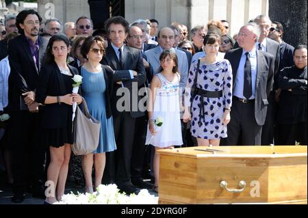 Der ehemalige Kulturminister Jack lang und seine Frau Monique, die am 25. Juli 2013 am Begräbnis der französischen Schauspielerin Valerie lang auf dem Friedhof Montparnasse in Paris, Frankreich, teilnahmen. Valerie lang, die Tochter des ehemaligen französischen Kulturministers Jack lang, starb am 22. Juli im Alter von 47 Jahren nach langer Krankheit. Foto von Alban Wyters/ABACAPRESS.COM Stockfoto