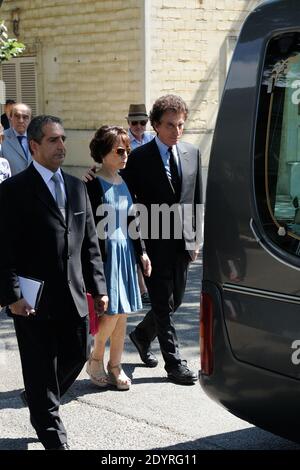 Der ehemalige Kulturminister Jack lang und seine Frau Monique, die am 25. Juli 2013 am Begräbnis der französischen Schauspielerin Valerie lang auf dem Friedhof Montparnasse in Paris, Frankreich, teilnahmen. Valerie lang, die Tochter des ehemaligen französischen Kulturministers Jack lang, starb am 22. Juli im Alter von 47 Jahren nach langer Krankheit. Foto von Alban Wyters/ABACAPRESS.COM Stockfoto