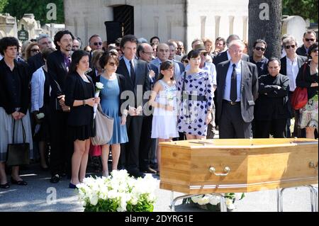 Der ehemalige Kulturminister Jack lang und seine Frau Monique, die am 25. Juli 2013 am Begräbnis der französischen Schauspielerin Valerie lang auf dem Friedhof Montparnasse in Paris, Frankreich, teilnahmen. Valerie lang, die Tochter des ehemaligen französischen Kulturministers Jack lang, starb am 22. Juli im Alter von 47 Jahren nach langer Krankheit. Foto von Alban Wyters/ABACAPRESS.COM Stockfoto