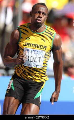 Jamaikas Usain Bolt feiert am 16. August 2013 den Sieg im Halbfinale der Männer über 200 Meter bei der IAAF-Weltmeisterschaft 2013 im Luzhniki-Stadion in Moskau, Russland. Foto von Giuliano Bevilacqua/ABACAPRESS.COM Stockfoto