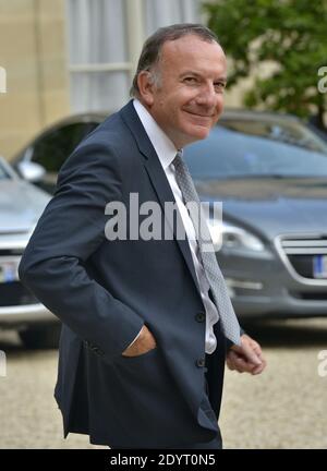 Pierre Gattaz, Präsident des Arbeitgeberverbandes "Medef", verlässt am 27. August 2013 die Konferenz der französischen Botschafter im Elysee-Palast in Paris. Foto von Mousse/ABACAPRESS.COM Stockfoto