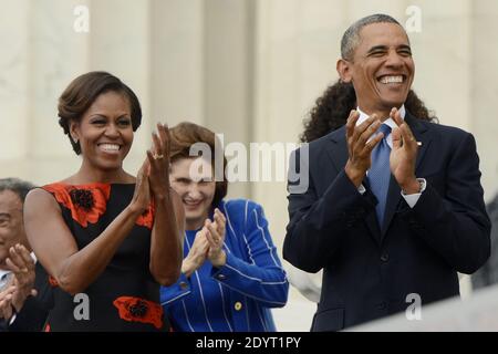 US-Präsident Barack Obama (Front R) und First Lady Michelle Obama (Front L) nehmen an der Gedenkveranstaltung "Let Freedom Ring" im Lincoln Memorial in Washington DC, USA, am 28. August 2013 Teil. Die Veranstaltung wurde zum Gedenken an den 50. Jahrestag des 28. August 1963 März in Washington von dem verstorbenen Dr. Martin Luther King Jr. geführt, wo er berühmt gab seine "Ich habe einen Traum" Rede. Foto von Michael Reynolds/Pool/ABACAPRESS.COM Stockfoto