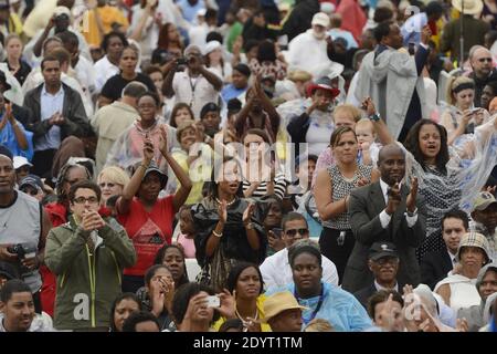US-Präsident Barack Obama (nicht abgebildet) gibt während der Gedenkveranstaltung "Let Freedom Ring" am Lincoln Memorial in Washington DC, USA, am 28. August 2013, eine Ansage. Die Veranstaltung wurde zum Gedenken an den 50. Jahrestag des 28. August 1963 März in Washington von dem verstorbenen Dr. Martin Luther King Jr. geführt, wo er berühmt gab seine "Ich habe einen Traum" Rede. Foto von Michael Reynolds/Pool/ABACAPRESS.COM Stockfoto