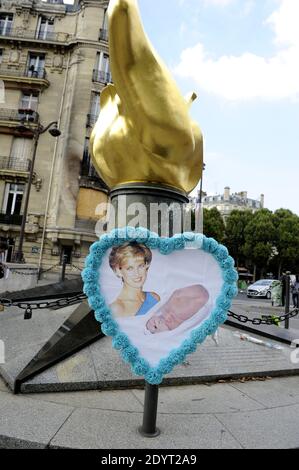 Blick auf die Freiheitsflamme, die zu einem inoffiziellen Denkmal für Prinzessin Diana geworden ist, ist vor dem 16. Todestag in der Nähe des Unfallortes im Tunnel Pont de l'Alma in Paris am 29. August 2013 zu sehen. Foto von Mousse/ABACAPRESS.COM Stockfoto