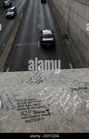 Blick auf die Freiheitsflamme, die zu einem inoffiziellen Denkmal für Prinzessin Diana geworden ist, ist vor dem 16. Todestag in der Nähe des Unfallortes im Tunnel Pont de l'Alma in Paris am 29. August 2013 zu sehen. Foto von Mousse/ABACAPRESS.COM Stockfoto