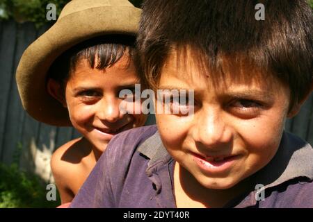 Zigeuner (Rroma/ Romani) Jungen in Rumänien Stockfoto