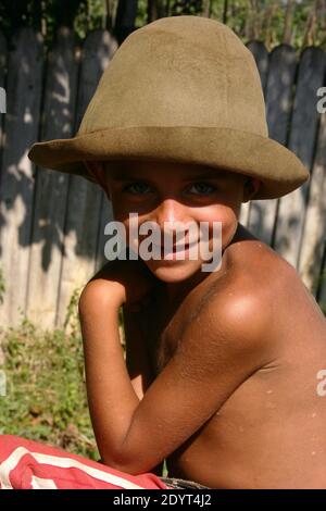 Zigeuner (Rroma/ Romani) Junge in Rumänien Stockfoto