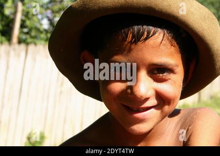 Zigeuner (Rroma/ Romani) Junge in Rumänien Stockfoto