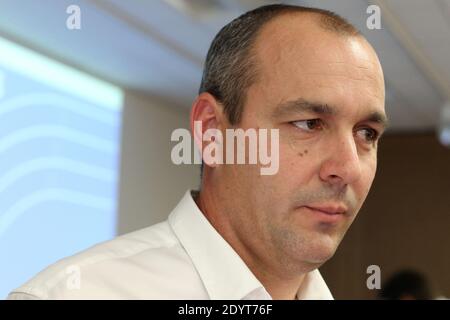 Laurent Berger, Generalsekretär der Gewerkschaft Confederation Francaise Democratique Du Travail (CFDT), hält am 2. September 2013 eine Pressekonferenz in Paris, Frankreich, ab. Foto von Stephane Lemouton/ABACAPRESS.COM Stockfoto