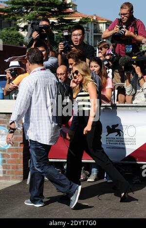 Scarlett Johansson verlässt das Casino während des 70. Internationalen Filmfestivals von Venedig (Mostra) auf der Lido-Insel in Venedig, Italien, am 03. September 2013. Foto von Aurore Marechal/ABACAPRESS.COM Stockfoto