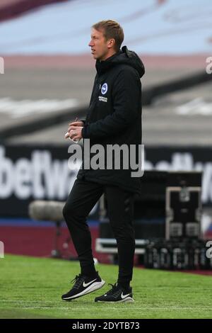 London, Großbritannien. Dezember 2020. Brighton & Hove Albion Manager Graham Potter während des Premier League-Spiels zwischen West Ham United und Brighton und Hove Albion am 27. Dezember 2020 im London Stadium, Queen Elizabeth Olympic Park, London, England. Foto von Ken Sparks. Nur redaktionelle Verwendung, Lizenz für kommerzielle Nutzung erforderlich. Keine Verwendung bei Wetten, Spielen oder Veröffentlichungen einzelner Vereine/Vereine/Spieler. Kredit: UK Sports Pics Ltd/Alamy Live Nachrichten Stockfoto