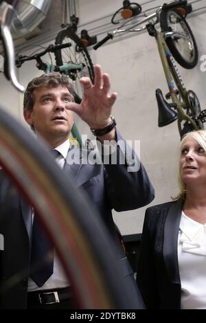 Der französische Minister für industrielle Erneuerung und Lebensmittelindustrie Arnaud Montebourg besucht am 05. September 2013 das Institut du Cycle et du Motocycle INCM (Nationales Institut für Fahrrad und Motorrad) in Le Bourget, nordöstlich von Paris, Frankreich. Foto von Stephane Lemouton/ABACAPRESS.COM Stockfoto