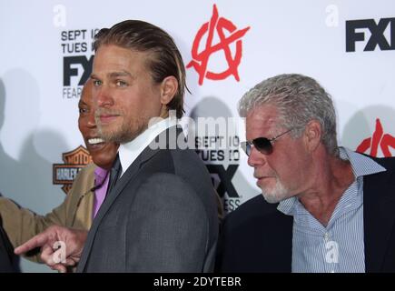 Charlie Hunnam, mit den Darstellern von Sons of Anarchy, FX veranstaltet am 7. September 2013 im Dolby Theater in Hollywood, Los Angeles, CA, USA die Premiere der sechsten Staffel für Sons of Anarchy (Foto: Charlie Hunnam, mit den Darstellern von Sons of Anarchy) Foto von Baxter/ABACAPRESS.COM Stockfoto