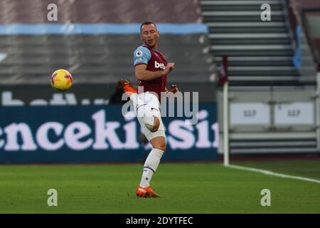London, Großbritannien. Dezember 2020. Vladimír Coufal von West Ham United in Aktion während des Premier League-Spiels zwischen West Ham United und Brighton und Hove Albion im London Stadium, Queen Elizabeth Olympic Park, London, England am 27. Dezember 2020. Foto von Ken Sparks. Nur redaktionelle Verwendung, Lizenz für kommerzielle Nutzung erforderlich. Keine Verwendung bei Wetten, Spielen oder Veröffentlichungen einzelner Vereine/Vereine/Spieler. Kredit: UK Sports Pics Ltd/Alamy Live Nachrichten Stockfoto