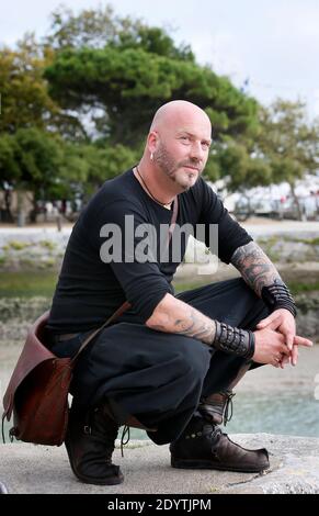 Luc Arbogast, The Voice, am 12. September 2013 beim 15. Festival der Fernsehliteratur in La Rochelle, Westfrankreich. Foto von Patrick Bernard/ABACAPRESS.COM Stockfoto