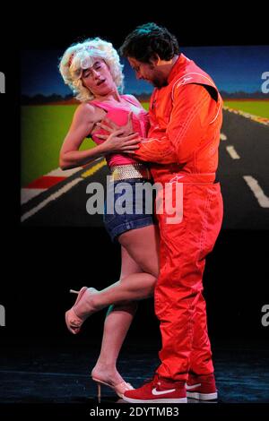 Romane Bohringer, Bruno Salomone beim Theaterstück Melodrames während eines Vorhangaufrufs im Pepiniere Theater in Paris, Frankreich am 14. September 2013. Foto von Alban Wyters/ABACAPRESS.COM Stockfoto