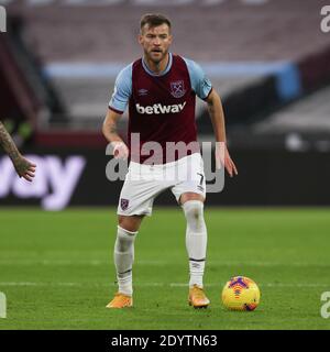 London, Großbritannien. Dezember 2020. Andriy Yarmolenko von West Ham United in Aktion während des Premier League-Spiels zwischen West Ham United und Brighton und Hove Albion im London Stadium, Queen Elizabeth Olympic Park, London, England am 27. Dezember 2020. Foto von Ken Sparks. Nur redaktionelle Verwendung, Lizenz für kommerzielle Nutzung erforderlich. Keine Verwendung bei Wetten, Spielen oder Veröffentlichungen einzelner Vereine/Vereine/Spieler. Kredit: UK Sports Pics Ltd/Alamy Live Nachrichten Stockfoto