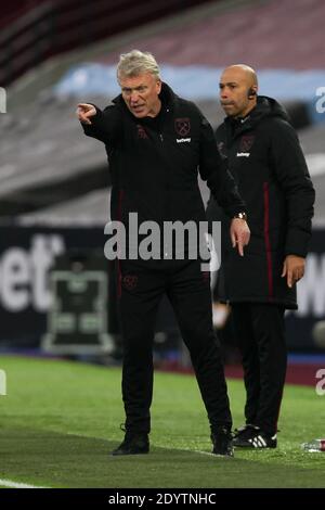 London, Großbritannien. Dezember 2020. West Ham United Manager David Moyes beim Premier League Spiel zwischen West Ham United und Brighton und Hove Albion am 27. Dezember 2020 im London Stadium, Queen Elizabeth Olympic Park, London, England. Foto von Ken Sparks. Nur redaktionelle Verwendung, Lizenz für kommerzielle Nutzung erforderlich. Keine Verwendung bei Wetten, Spielen oder Veröffentlichungen einzelner Vereine/Vereine/Spieler. Kredit: UK Sports Pics Ltd/Alamy Live Nachrichten Stockfoto