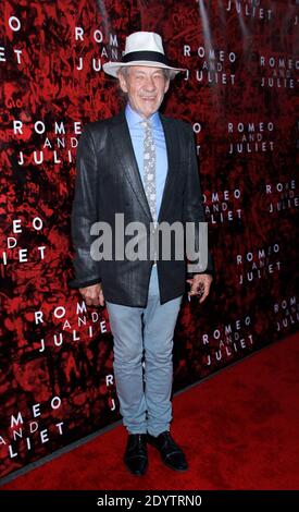 Ian McKellen posiert bei der Broadway-Eröffnung von Romeo und Julia am 19. September 2013 im Richard Rodgers Theater in New York City, NYC, USA. Foto von Donna ward/ABACAPRESS.COM Stockfoto