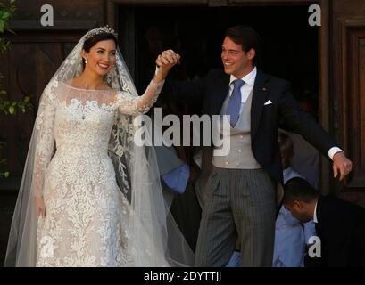 Prinz Felix und Prinzessin Claire von Luxemburg verlassen die Basilika Sainte-Marie-Madeleine nach ihrer religiösen Hochzeit am 21. September 2013 in Saint-Maximin-la-Sainte-Baume, Südfrankreich. Foto von ABACAPRESS.COM Stockfoto