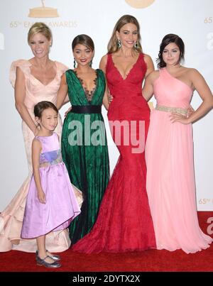 Die Schauspielerinnen Julie Bowen, Aubrey Anderson-Emmons, Sarah Hyland, Sofia Vergara und Ariel Winter, Gewinner der Outstanding Comedy Series für "Moderne Familie", posieren im Presseraum während der 65. Jährlichen Primetime Emmy Awards im Nokia Theater L.A. Live in Los Angeles, CA, USA, am 22. September 2013. Foto von Lionel Hahn/ABACAPRESS.COM Stockfoto