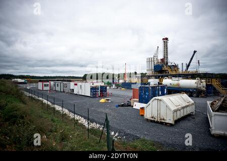 Allgemeine Ansicht des umstrittenen Schiefergas- und Ölexplorationsstandorts des amerikanischen Ölkonzerns Hess Corporation in der Nähe von La Ferte-sous-Jouarre, Frankreich, am 22. September 2013. Im Jahr 2009 erlaubte die sogenannte 'Chateau-Thierry'-Lizenz die Erkundung im südlichen Teil des Departements Aisne. Grüne und Anti-Fracking-Gruppen prangern die Exploration an. Foto von Nicolas Messyasz/ABACAPRESS.COM Stockfoto