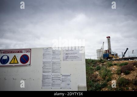 Allgemeine Ansicht des umstrittenen Schiefergas- und Ölexplorationsstandorts des amerikanischen Ölkonzerns Hess Corporation in der Nähe von La Ferte-sous-Jouarre, Frankreich, am 22. September 2013. Im Jahr 2009 erlaubte die sogenannte 'Chateau-Thierry'-Lizenz die Erkundung im südlichen Teil des Departements Aisne. Grüne und Anti-Fracking-Gruppen prangern die Exploration an. Foto von Nicolas Messyasz/ABACAPRESS.COM Stockfoto