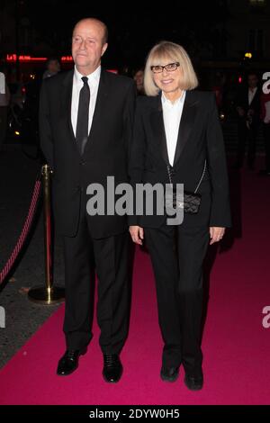 Mireille Darc und ihr Mann Pascal Desprez kommen beim IFRAD Charity Gala Dinner am 25. September 2013 im Cirque d'Hiver in Paris, Frankreich, an. Foto von Audrey Poree/ABACAPRESS.COM Stockfoto