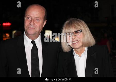 Mireille Darc und ihr Mann Pascal Desprez kommen beim IFRAD Charity Gala Dinner am 25. September 2013 im Cirque d'Hiver in Paris, Frankreich, an. Foto von Audrey Poree/ABACAPRESS.COM Stockfoto