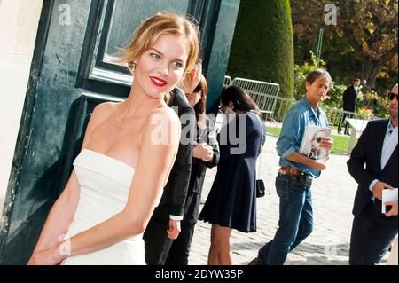 Eva Herzigova bei der Spring-Summer 2014 Ready-to-Wear Kollektion Show von Christian Dior, die am 27. September 2013 im Le Musee Rodin in Paris, Frankreich, stattfand. Foto von Nicolas Genin/ABACAPRESS.COM Stockfoto