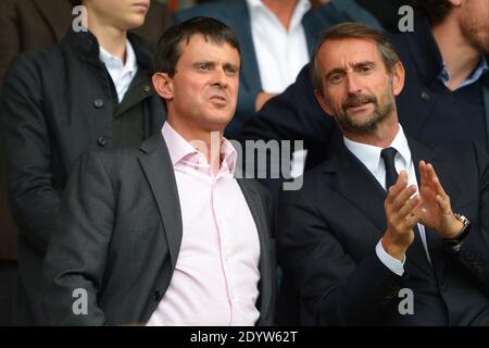 Innenminister Manuel Valls und Jean-Claude Blanc beim Fußballspiel der Ersten Liga, PSG gegen Toulouse in Paris, Frankreich, am 28. September 2013. PSG gewann 2:0. Foto von Henri Szwarc/ABACAPRESS.COM Stockfoto