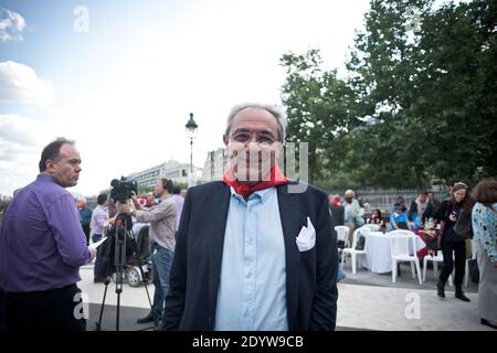 Der ehemalige Minister und Parlamentsabgeordnete Bernard Debré starb im Alter von 75 Jahren - Datei - UMP-Abgeordneter Bernard Debre erscheint während einer Wahlkampfsitzung und Picknick zur Unterstützung des UMP-Kandidaten für die Kommunalwahlen 2014 in Paris, Nathalie Kosciusko-Morizet aka NK, Am Place de la Bastille in Paris, Frankreich am 30. Juni 2013. Foto von Nicolas Messyasz/ABACAPRESS.COM Stockfoto