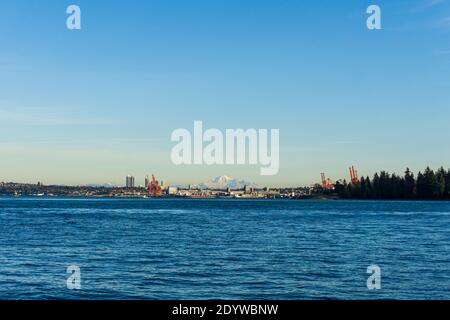 VANCOUVER, KANADA - 27. OKTOBER 2019: Hafen gegenüber dem Vancouver Hafen Stockfoto