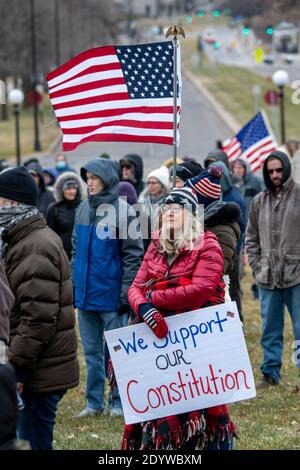 St. Paul, Minnesota. Stoppen Sie den Diebstahl und suchen Sie die Wahrheit und fördern Sie die Aktion Rallye für Präsident Trump im State Capitol. Stockfoto