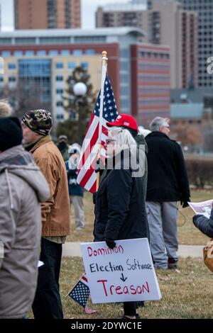 St. Paul, Minnesota. Stoppen Sie den Diebstahl und suchen Sie die Wahrheit und fördern Sie die Aktion Rallye für Präsident Trump im State Capitol. Stockfoto