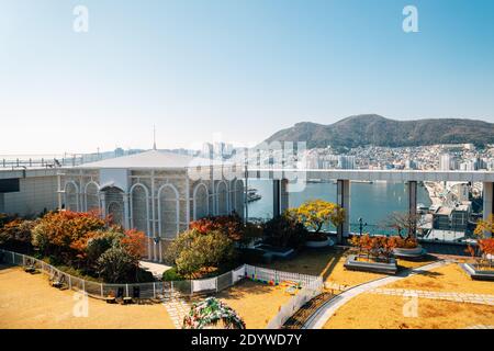 Busan, Korea - 11. November 2020 : Hafenblick vom Lotte Department Store Observatorium Stockfoto