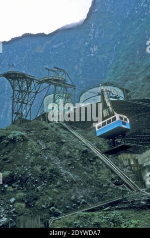 Die längste Seilbahn der Welt unterstützt den offenen Betrieb in PT Freeport Indonesiens reichem Grasberg Gold- und Kupferbergwerk in den Bergen von West-Papua, Indonesien Stockfoto