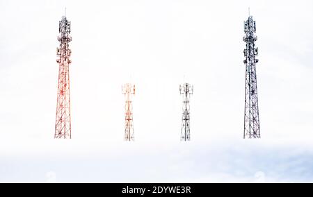 Telefon und Internet Sendemasten Stockfoto